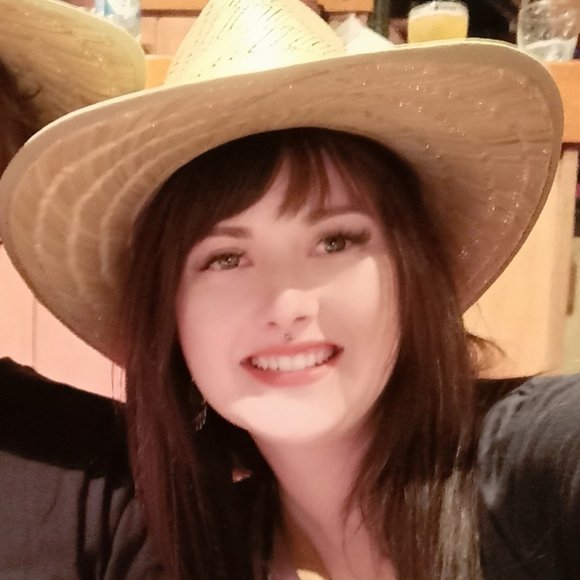 Meet your Posher, Catelin - Picture 1 of 1